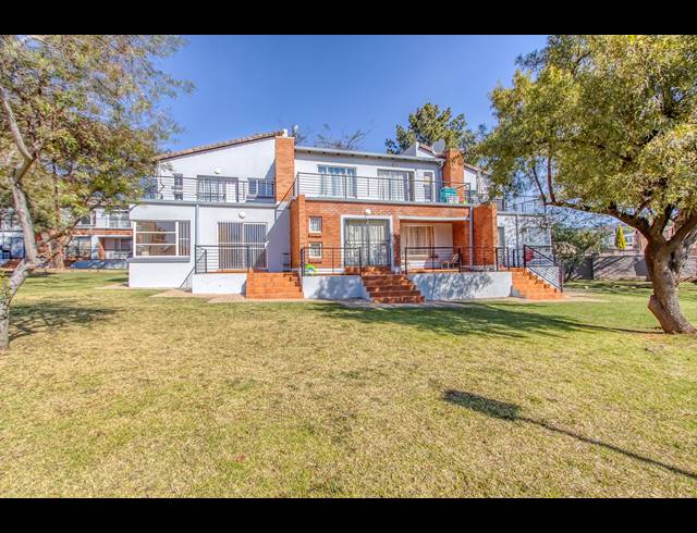 2 BEDROOM APARTMENT FOR SALE IN WILGEHEUWEL